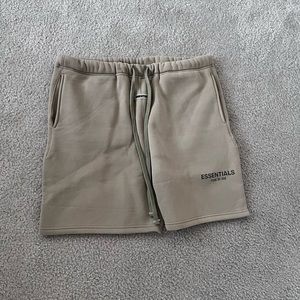 Fear of god essential short Size s